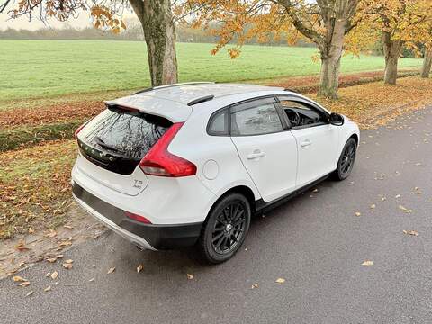 Volvo V40 Cross Country 2.0 T5 Lux Nav Hatchback 5dr Petrol Auto AWD Euro 6 (s/s) (245 ps) - U2131