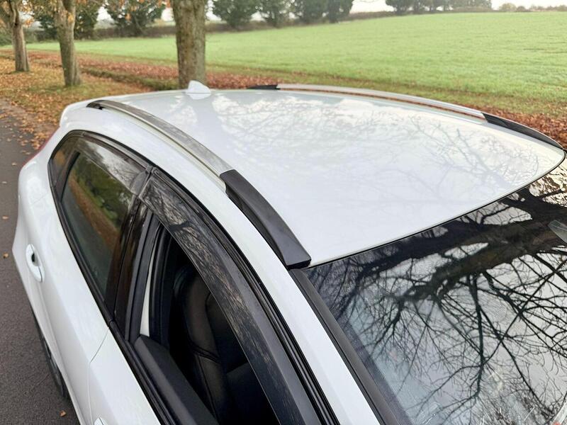Volvo V40 Cross Country 2.0 T5 Lux Nav Hatchback 5dr Petrol Auto AWD Euro 6 (s/s) (245 ps) - U2131
