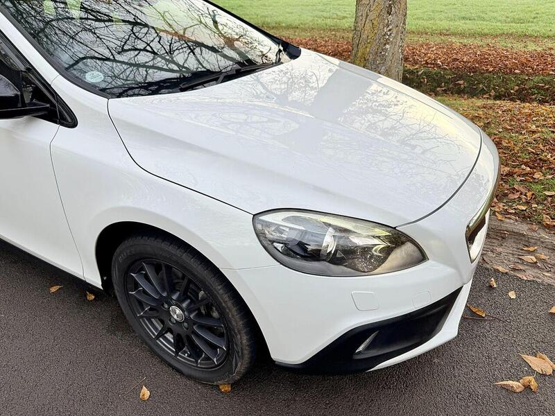 Volvo V40 Cross Country 2.0 T5 Lux Nav Hatchback 5dr Petrol Auto AWD Euro 6 (s/s) (245 ps) - U2131