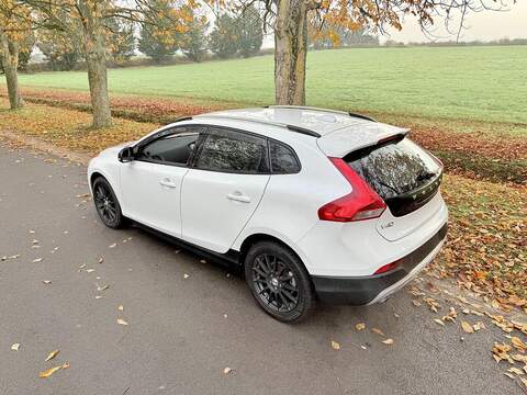 Volvo V40 Cross Country 2.0 T5 Lux Nav Hatchback 5dr Petrol Auto AWD Euro 6 (s/s) (245 ps) - U2131