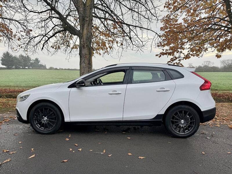 Volvo V40 Cross Country 2.0 T5 Lux Nav Hatchback 5dr Petrol Auto AWD Euro 6 (s/s) (245 ps) - U2131