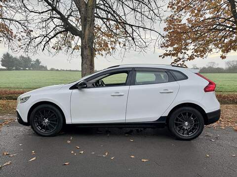 Volvo V40 Cross Country 2.0 T5 Lux Nav Hatchback 5dr Petrol Auto AWD Euro 6 (s/s) (245 ps) - U2131