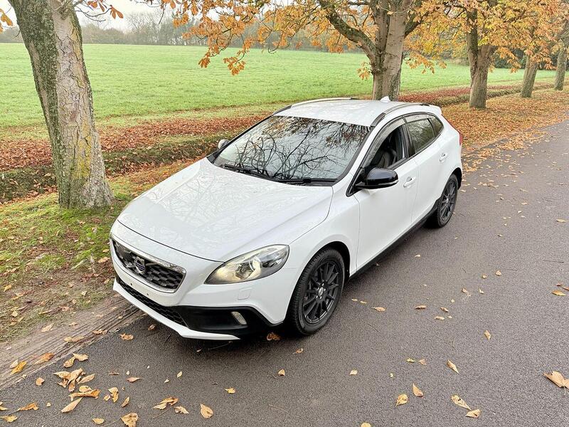 Volvo V40 Cross Country 2.0 T5 Lux Nav Hatchback 5dr Petrol Auto AWD Euro 6 (s/s) (245 ps) - U2131