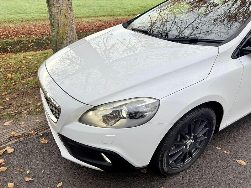 Volvo V40 Cross Country 2.0 T5 Lux Nav Hatchback 5dr Petrol Auto AWD Euro 6 (s/s) (245 ps) - U2131