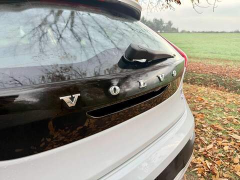 Volvo V40 Cross Country 2.0 T5 Lux Nav Hatchback 5dr Petrol Auto AWD Euro 6 (s/s) (245 ps) - U2131