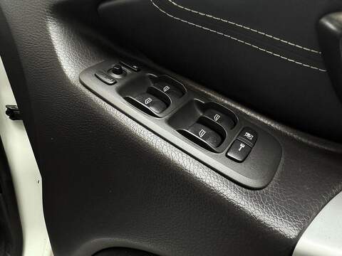 Volvo XC90 3.2 R-Design (Premium Pack) SUV 5dr Petrol Geartronic AWD (289 g/km, 235 bhp) - U2132