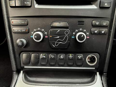 Volvo XC90 3.2 R-Design (Premium Pack) SUV 5dr Petrol Geartronic AWD (289 g/km, 235 bhp) - U2132