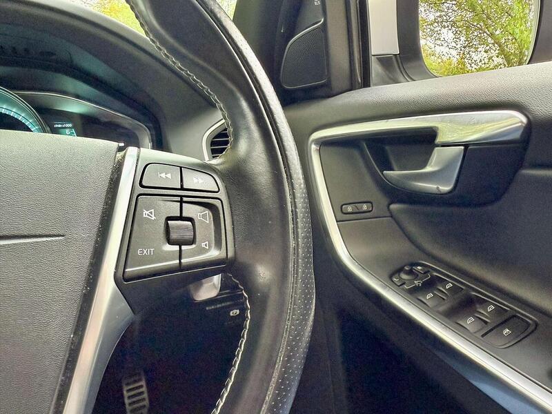 Volvo XC60 3.0 T6 R-Design Lux Nav SUV 5dr Petrol Geartronic AWD Euro 5 (304 ps) - U2133