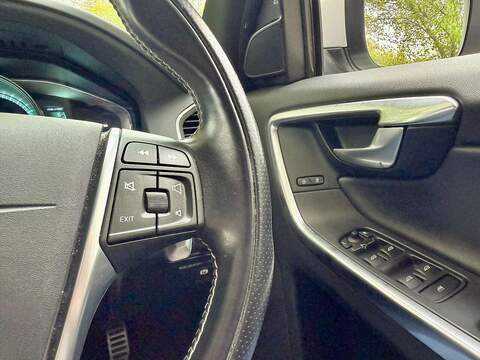 Volvo XC60 3.0 T6 R-Design Lux Nav SUV 5dr Petrol Geartronic AWD Euro 5 (304 ps) - U2133