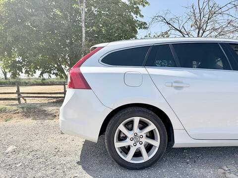 Volvo V60 T4 Se Lux 1.6 Estate Automatic Petrol - U2137