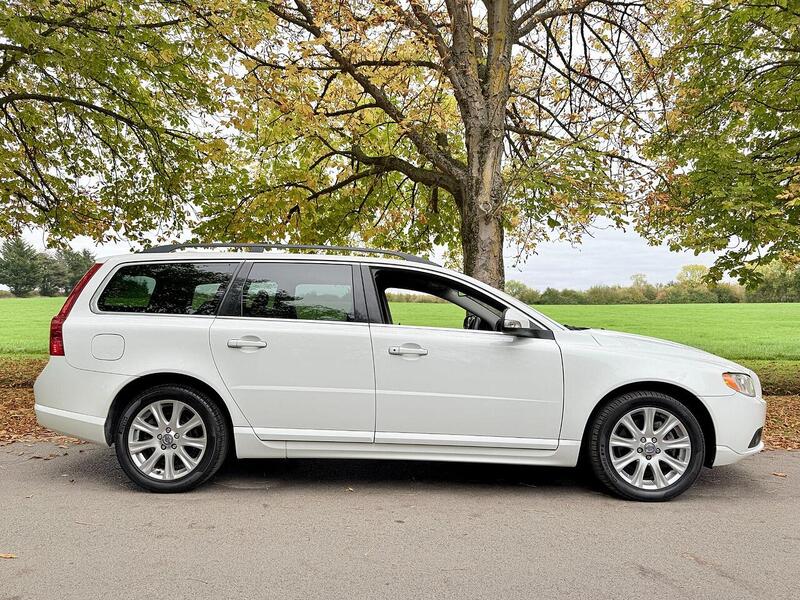 Volvo V70 2.5T SE Estate 5dr Petrol Geartronic Euro 4 (200 ps) - U2140