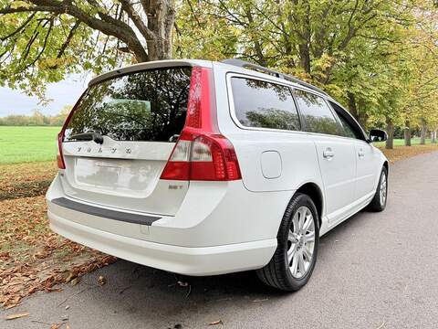 Volvo V70 2.5T SE Estate 5dr Petrol Geartronic Euro 4 (200 ps) - U2140