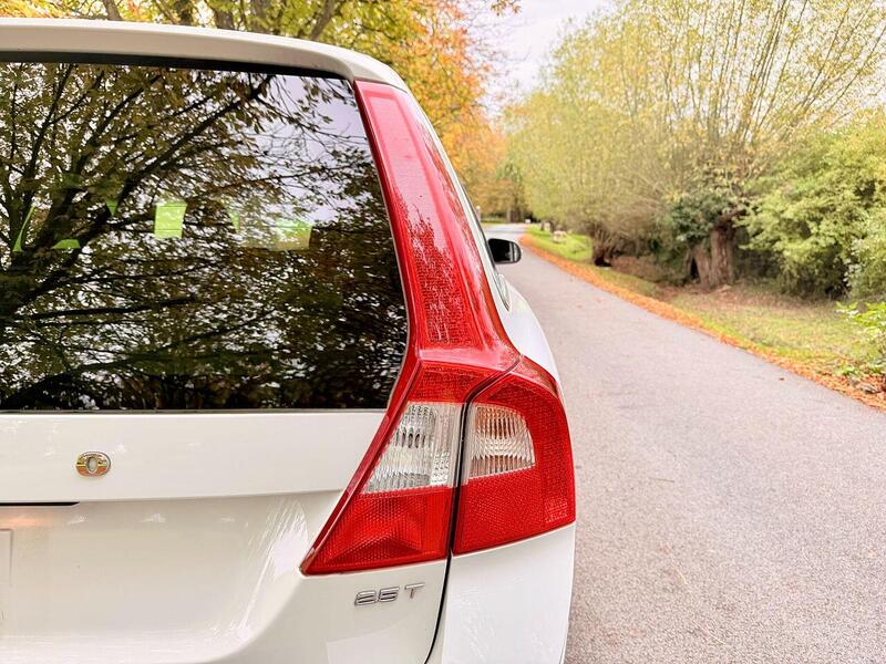 Volvo V70 2.5T SE Estate 5dr Petrol Geartronic Euro 4 (200 ps) - U2140