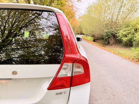 Volvo V70 2.5T SE Estate 5dr Petrol Geartronic Euro 4 (200 ps) - U2140