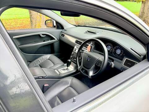 Volvo V70 2.5T SE Estate 5dr Petrol Geartronic Euro 4 (200 ps) - U2140