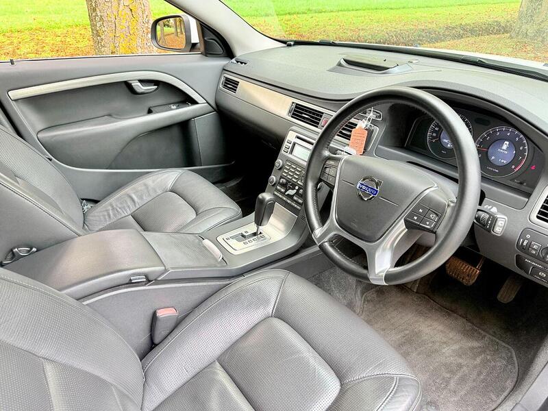 Volvo V70 2.5T SE Estate 5dr Petrol Geartronic Euro 4 (200 ps) - U2140