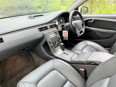Volvo V70 2.5T SE Estate 5dr Petrol Geartronic Euro 4 (200 ps) - U2140