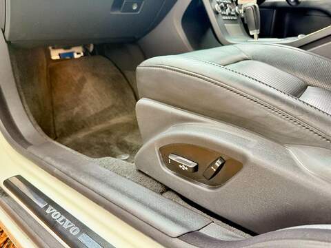 Volvo V70 2.5T SE Estate 5dr Petrol Geartronic Euro 4 (200 ps) - U2140