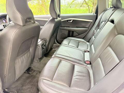 Volvo V70 2.5T SE Estate 5dr Petrol Geartronic Euro 4 (200 ps) - U2140