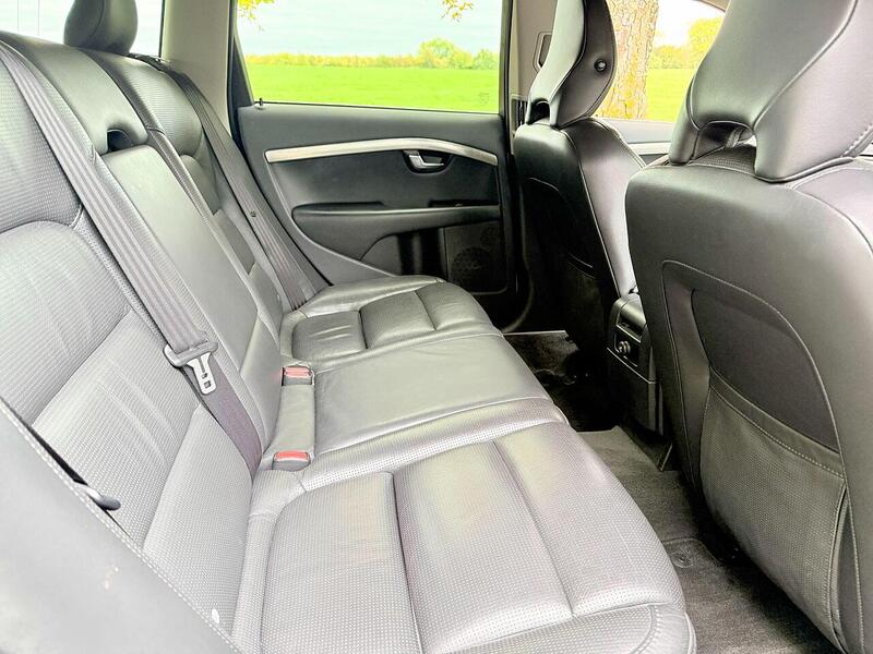 Volvo V70 2.5T SE Estate 5dr Petrol Geartronic Euro 4 (200 ps) - U2140