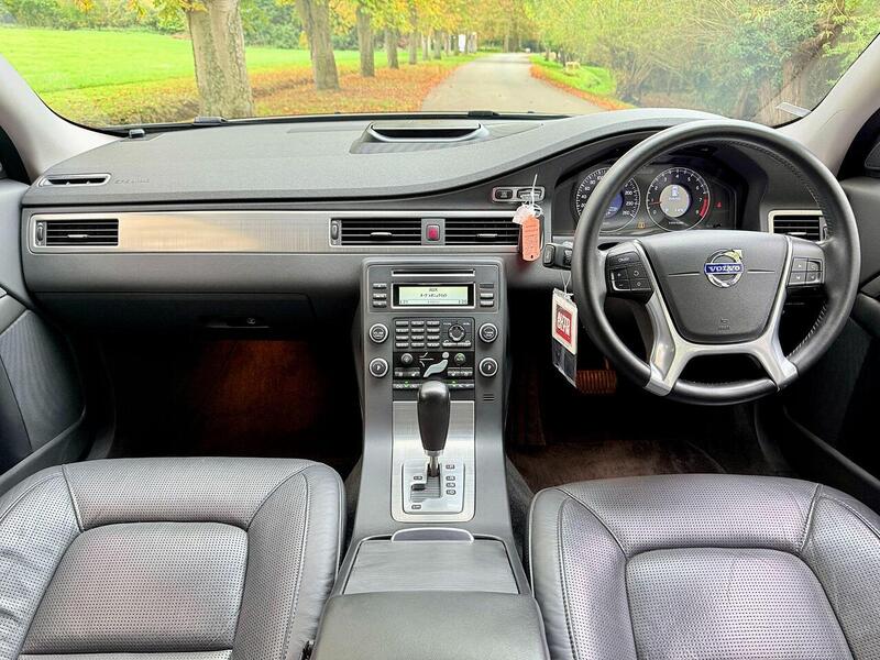 Volvo V70 2.5T SE Estate 5dr Petrol Geartronic Euro 4 (200 ps) - U2140
