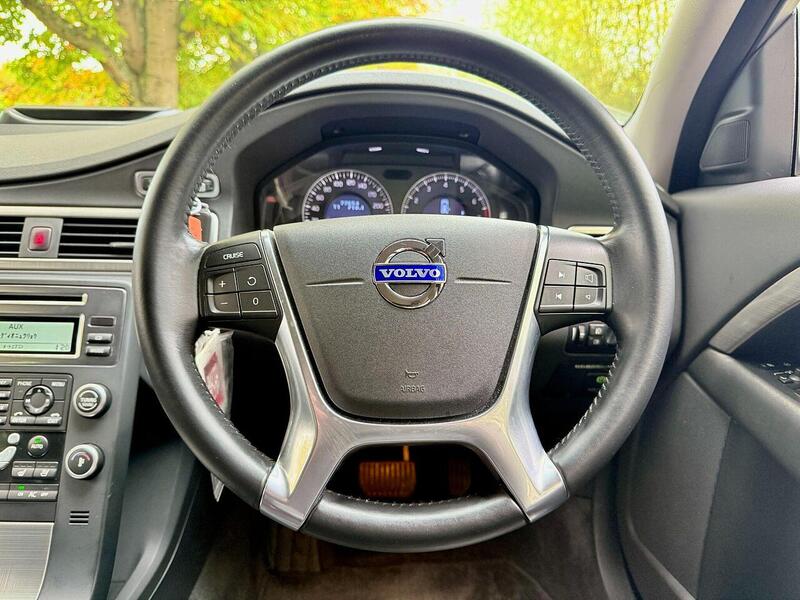 Volvo V70 2.5T SE Estate 5dr Petrol Geartronic Euro 4 (200 ps) - U2140