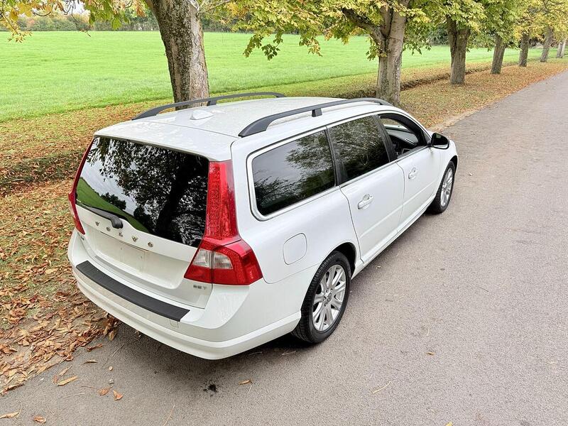 Volvo V70 2.5T SE Estate 5dr Petrol Geartronic Euro 4 (200 ps) - U2140
