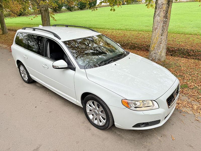 Volvo V70 2.5T SE Estate 5dr Petrol Geartronic Euro 4 (200 ps) - U2140