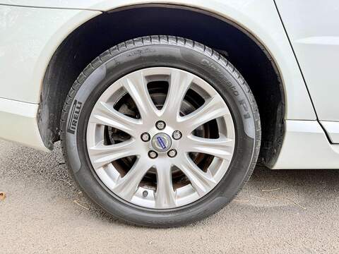 Volvo V70 2.5T SE Estate 5dr Petrol Geartronic Euro 4 (200 ps) - U2140