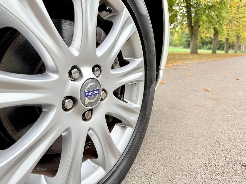 Volvo V70 2.5T SE Estate 5dr Petrol Geartronic Euro 4 (200 ps) - U2140