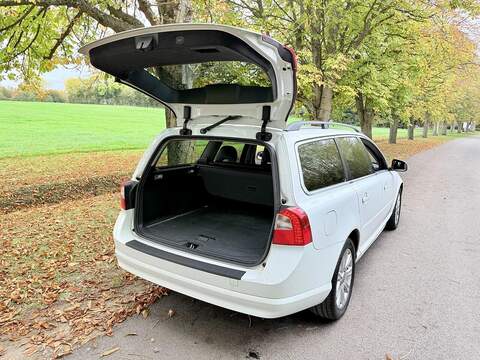 Volvo V70 2.5T SE Estate 5dr Petrol Geartronic Euro 4 (200 ps) - U2140