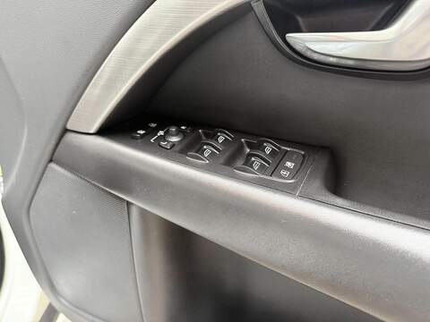 Volvo V70 2.5T SE Estate 5dr Petrol Geartronic Euro 4 (200 ps) - U2140
