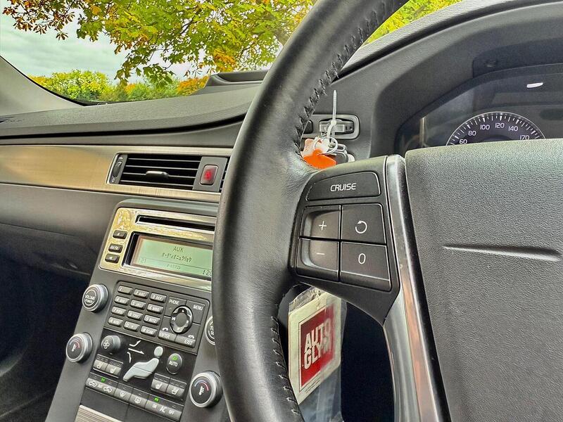 Volvo V70 2.5T SE Estate 5dr Petrol Geartronic Euro 4 (200 ps) - U2140