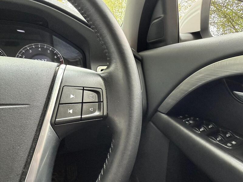 Volvo V70 2.5T SE Estate 5dr Petrol Geartronic Euro 4 (200 ps) - U2140