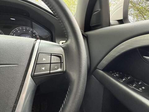 Volvo V70 2.5T SE Estate 5dr Petrol Geartronic Euro 4 (200 ps) - U2140