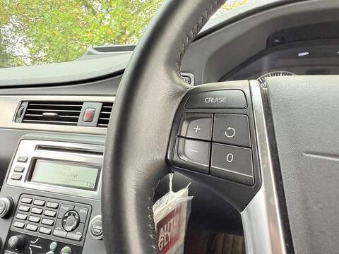 Volvo V70 2.5T SE Estate 5dr Petrol Geartronic Euro 4 (200 ps) - U2140