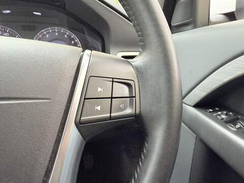 Volvo V70 2.5T SE Estate 5dr Petrol Geartronic Euro 4 (200 ps) - U2140