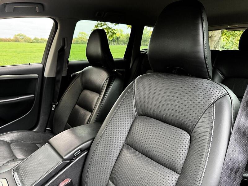 Volvo V70 2.5T SE Estate 5dr Petrol Geartronic Euro 4 (200 ps) - U2140