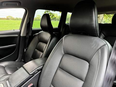 Volvo V70 2.5T SE Estate 5dr Petrol Geartronic Euro 4 (200 ps) - U2140