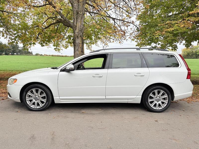 Volvo V70 2.5T SE Estate 5dr Petrol Geartronic Euro 4 (200 ps) - U2140