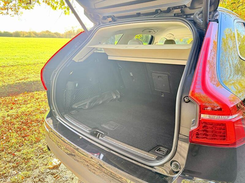 Volvo XC60 2.0 T4 Edition SUV 5dr Petrol Auto Euro 6 (s/s) (190 ps) - U2143