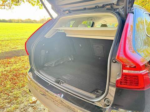 Volvo XC60 2.0 T4 Edition SUV 5dr Petrol Auto Euro 6 (s/s) (190 ps) - U2143