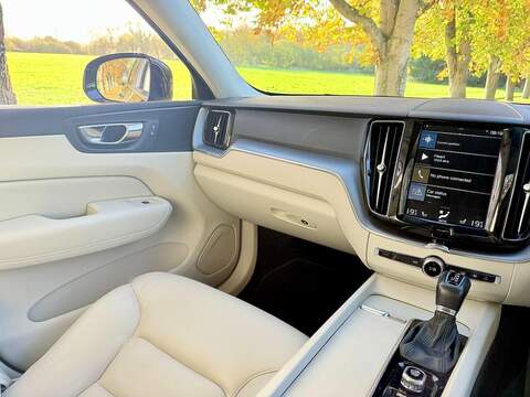 Volvo XC60 2.0 T4 Edition SUV 5dr Petrol Auto Euro 6 (s/s) (190 ps) - U2143