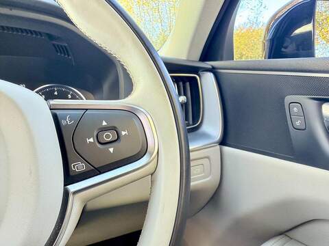 Volvo XC60 2.0 T4 Edition SUV 5dr Petrol Auto Euro 6 (s/s) (190 ps) - U2143