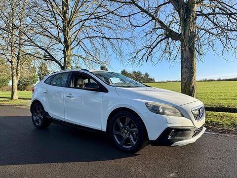 Volvo V40 Cross Country 3.0 TDI V6 Black Edition Sportback 5dr Diesel S Tronic quattro Euro 5 (s/s) (245 ps)