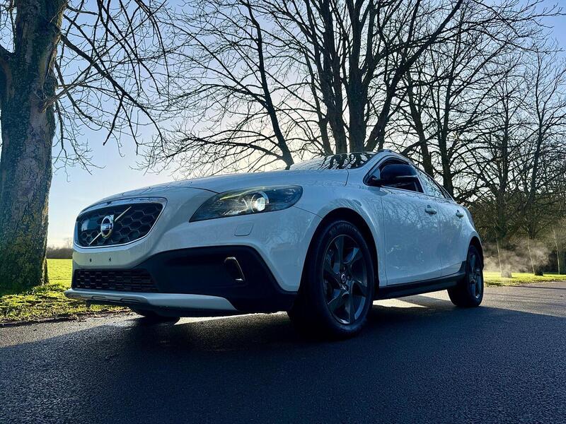 Volvo V40 Cross Country 2.0 T5 Lux Nav Hatchback 5dr Petrol Auto AWD Euro 6 (s/s) (245 ps) - U2146