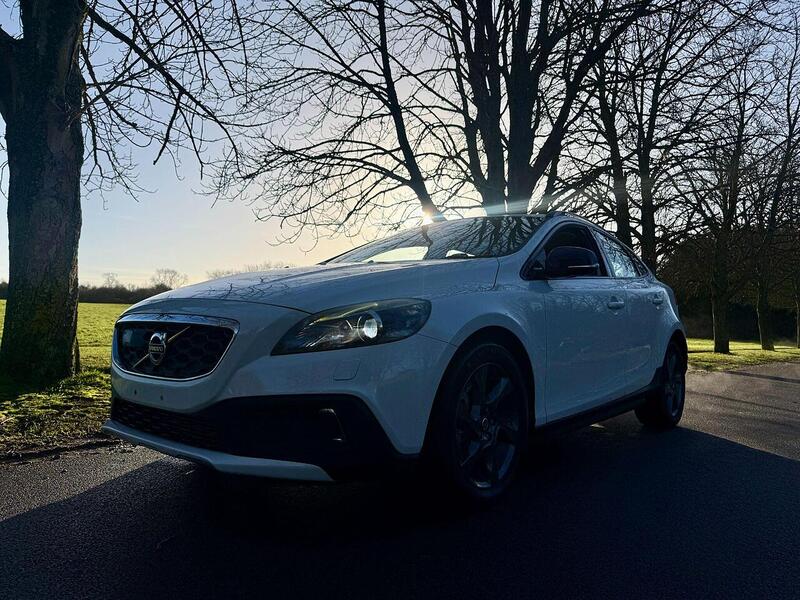Volvo V40 Cross Country 2.0 T5 Lux Nav Hatchback 5dr Petrol Auto AWD Euro 6 (s/s) (245 ps) - U2146