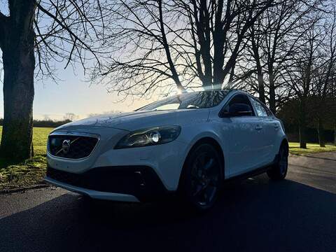 Volvo V40 Cross Country 2.0 T5 Lux Nav Hatchback 5dr Petrol Auto AWD Euro 6 (s/s) (245 ps) - U2146