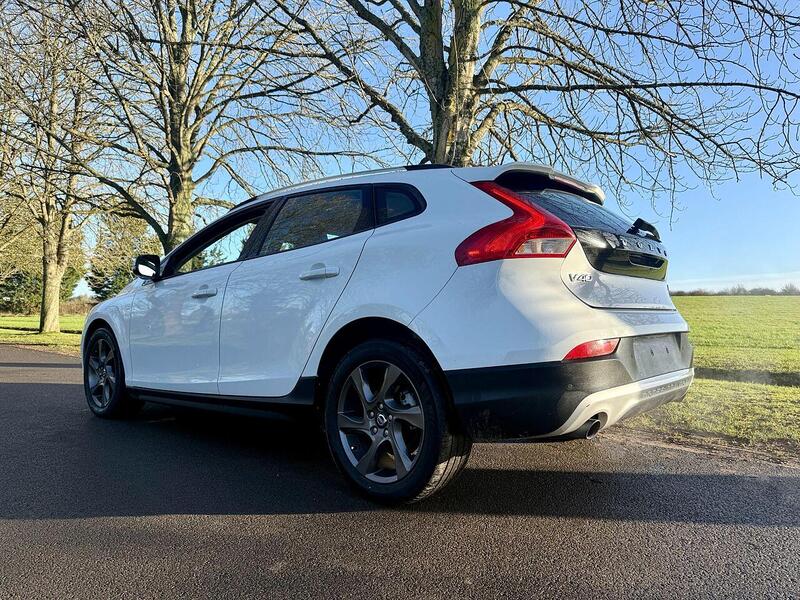 Volvo V40 Cross Country 2.0 T5 Lux Nav Hatchback 5dr Petrol Auto AWD Euro 6 (s/s) (245 ps) - U2146
