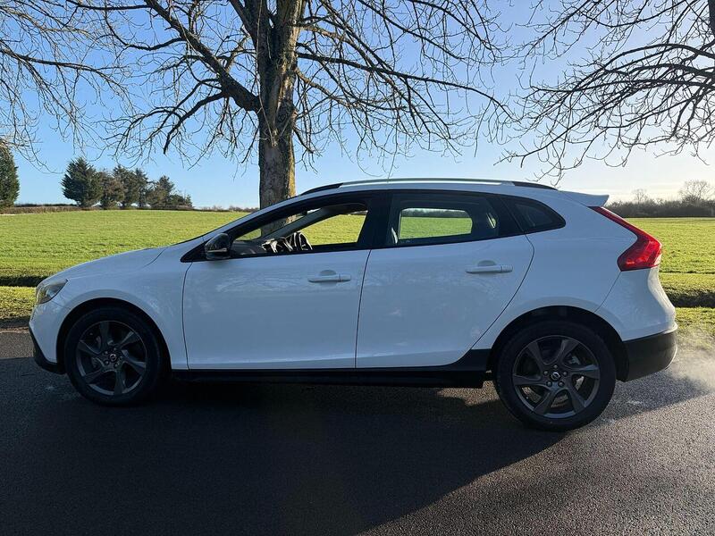 Volvo V40 Cross Country 2.0 T5 Lux Nav Hatchback 5dr Petrol Auto AWD Euro 6 (s/s) (245 ps) - U2146